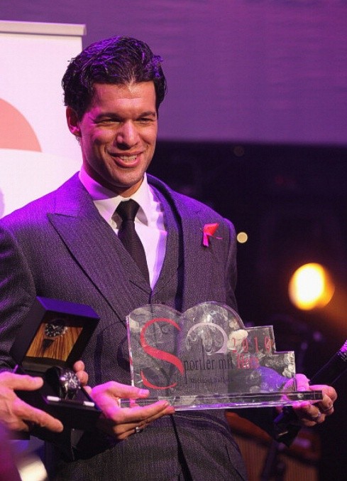Ballack nhận giải thưởng “Trái tim thể thao” vào tháng 11/2010 tại Frankfurt.
